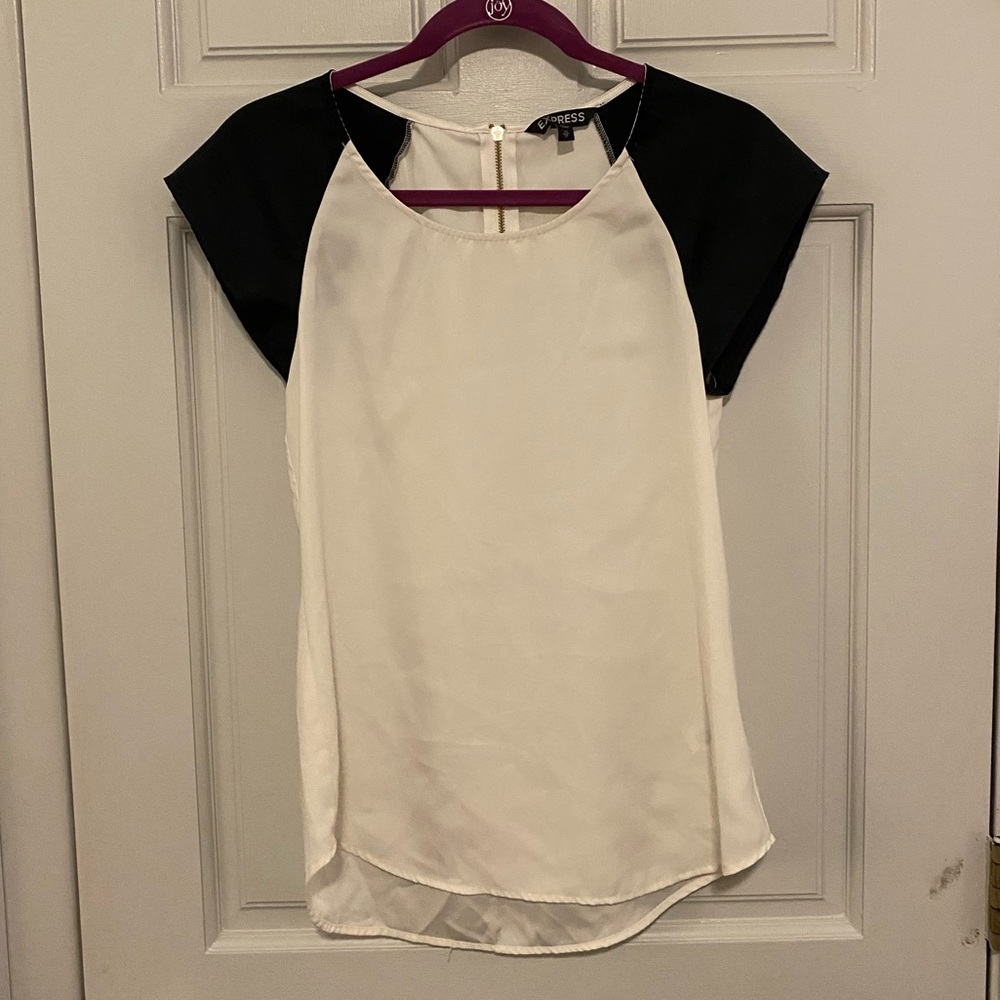 Women’s Express short sleeve blouse size xs